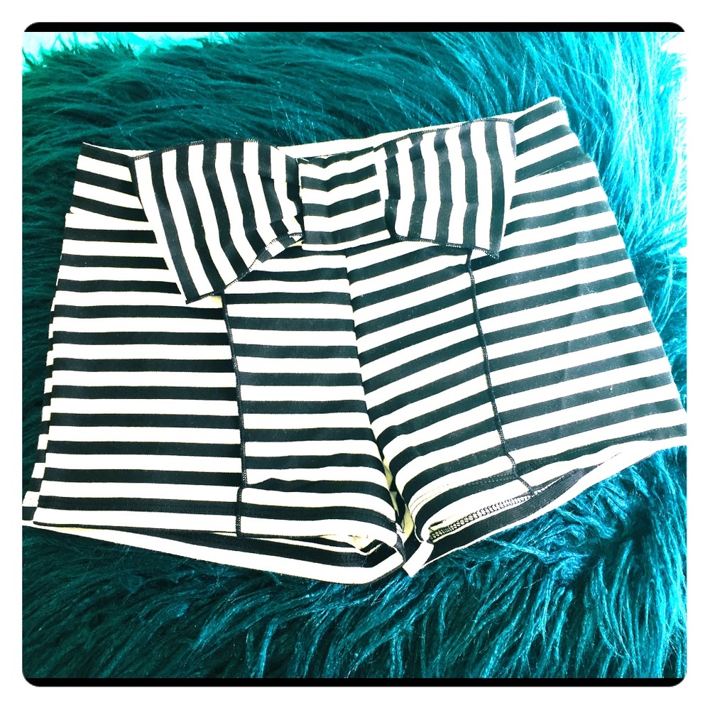 Black and White Striped Bow Tie Shorts S